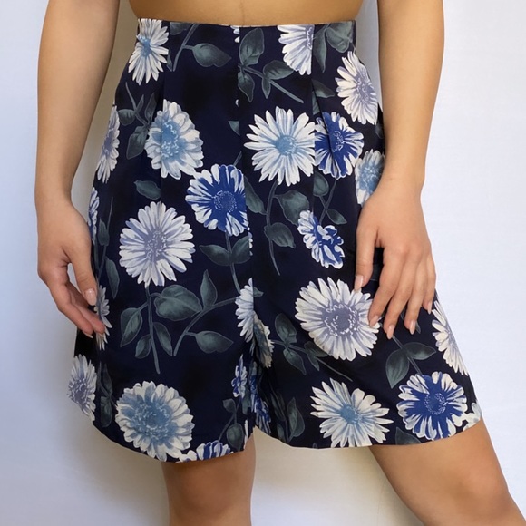 Pants - Vintage Skirted Shorts Navy And Flowers 1980s